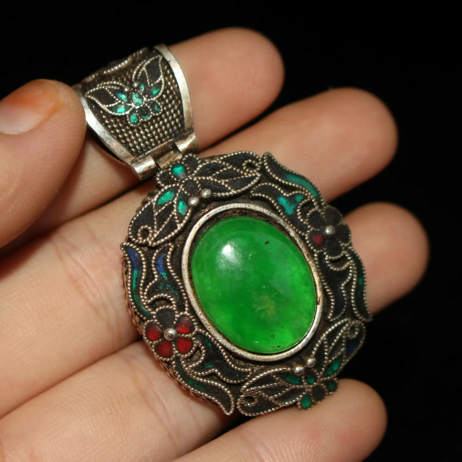 

Chinese Old Craft Made Old Tibetan Silver Inlaid Green Jade Pendant