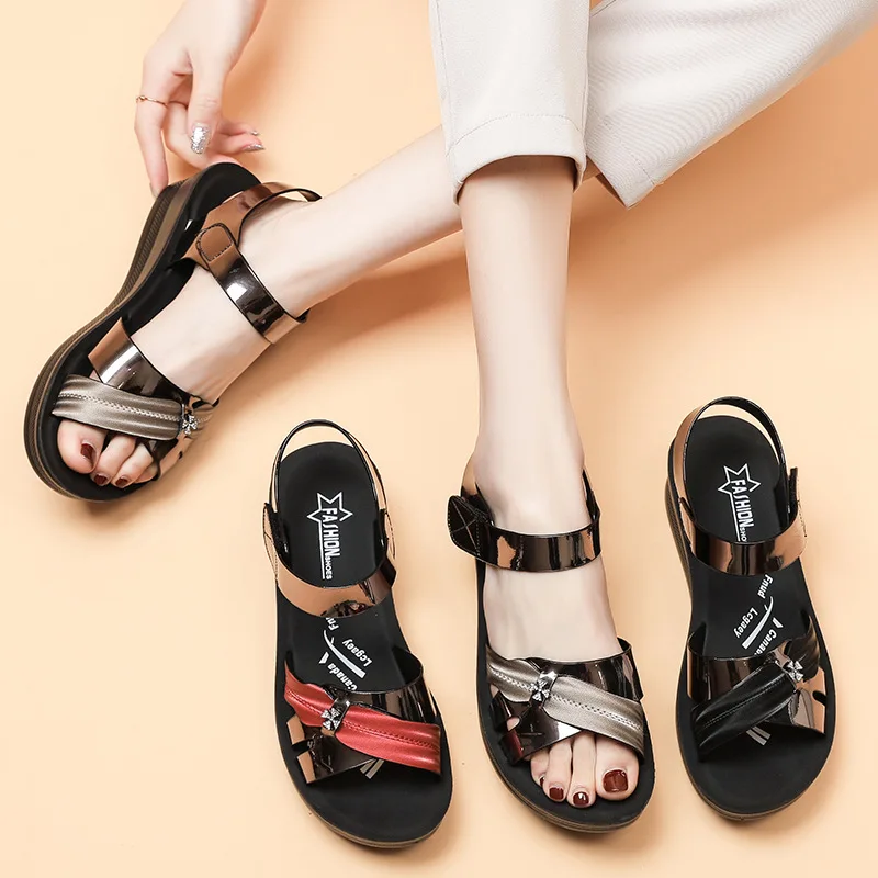 Summer New Flat Women\'s Sandals Mother Genuine Leather Casual Shoes Thick Bottom Open Toe Sandals Women Slip On Beach Shoes