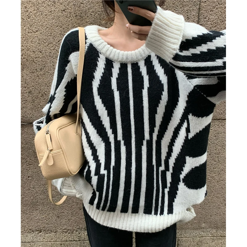 2021 Autumn New Style Hong Kong Style Zebra Pattern Ripped Sweater Women Loose Knit Sweater Long-sleeved Top