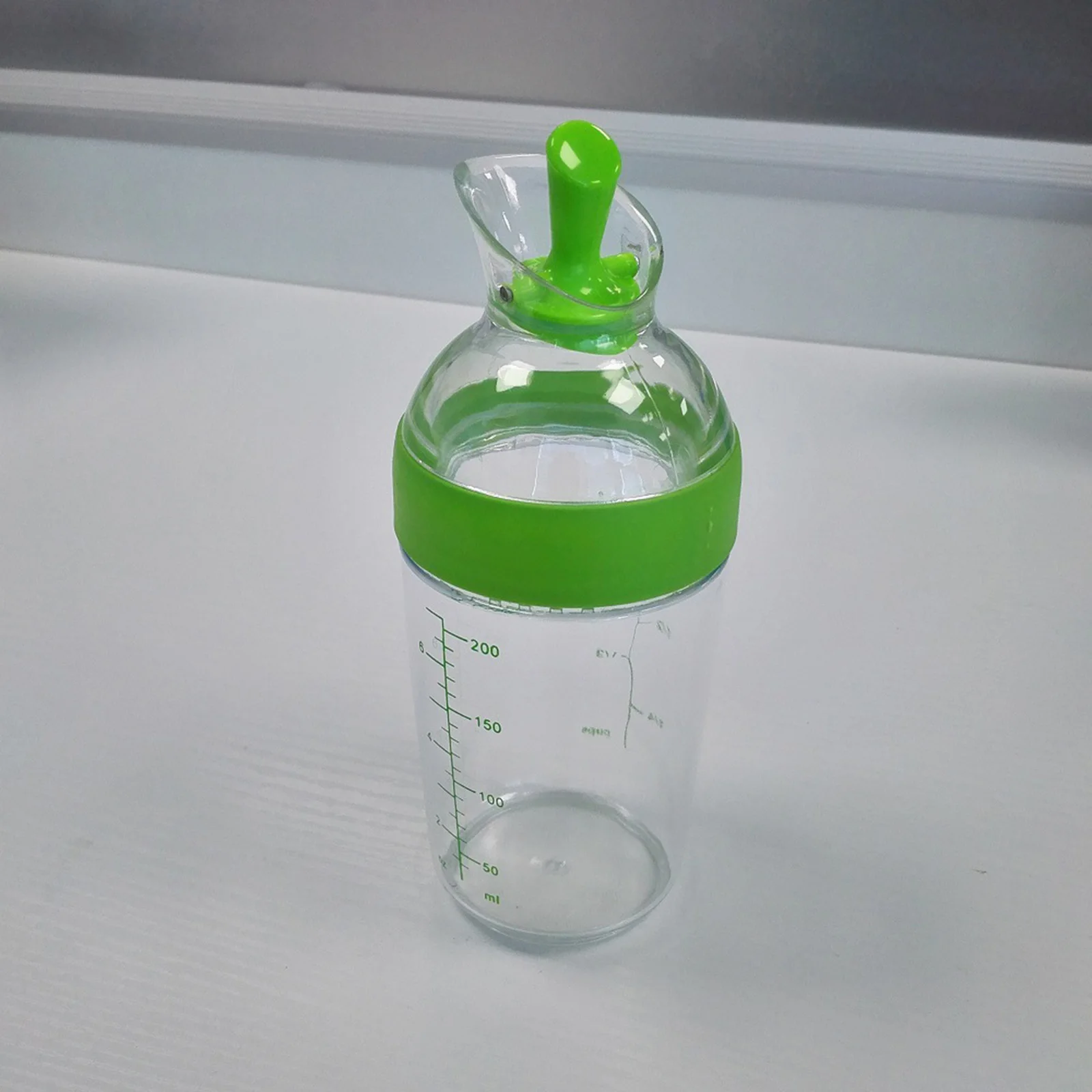 Salad Dressing Shaker Container Sauces Mixer Easy Pour with Measurement Salad Dressing Container Emulsifier Shaker Bottle