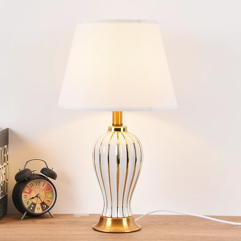 

Роскошная золотая Керамическая Настольная лампа для спальни, прикроватная лампа, домашний декор, лампа с дистанционным управлением, внутреннее освещение