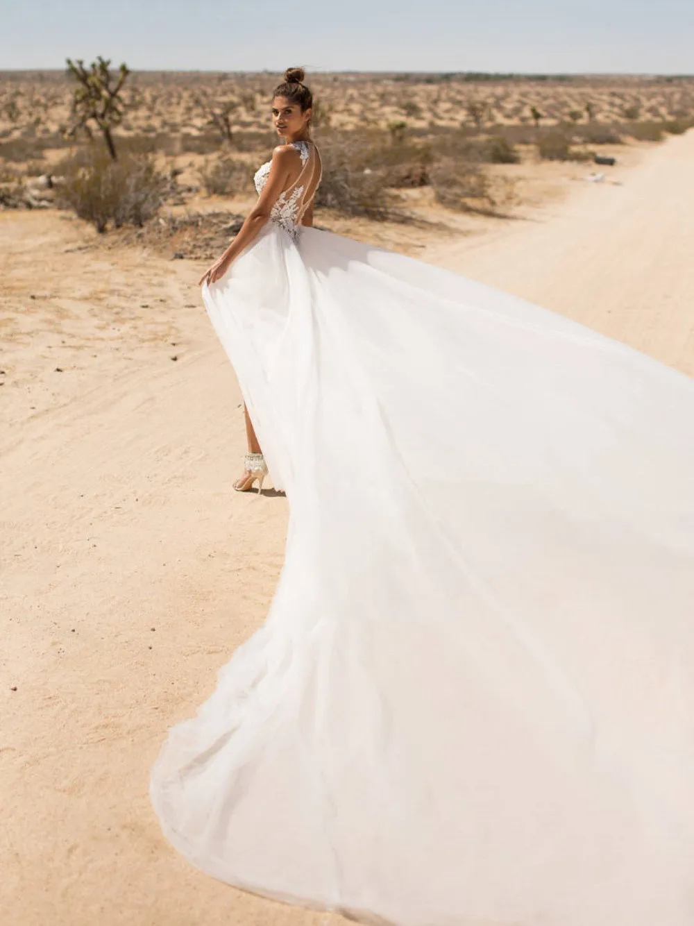 Gaun Pengantin Leher Halter Cantik Tule Bentuk A dengan Rok Pendek V-backless Vestidos De Novia Gaun Jubah Elegan Pantai