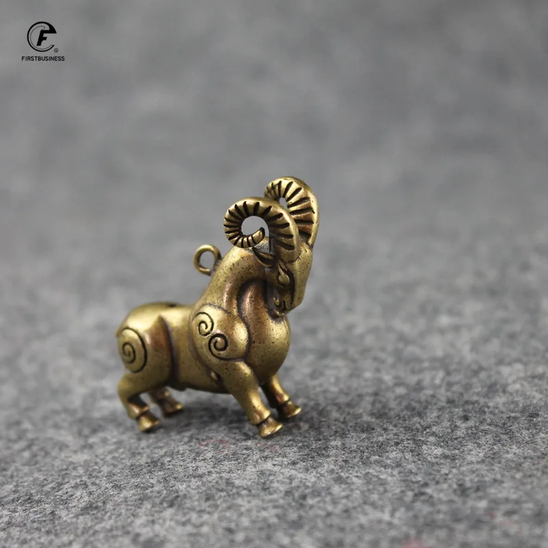 Copper Leader Sheep Small Ornaments Antique Brass Miniatures Figurine Keychain Pendant Lucky Antelope Home Decor Desk Decoration