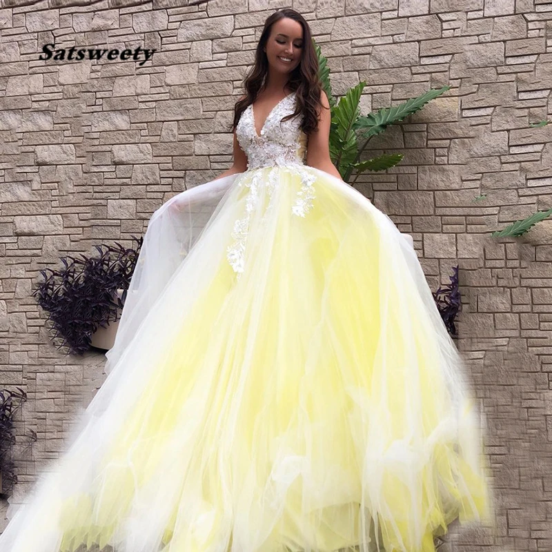 Elegant Quinceanera Dress Sleeveless sweet 16 dresses Yellow A-Line Sexy V Neck girl pageant Gown Adult Lace Tull Prom Dress