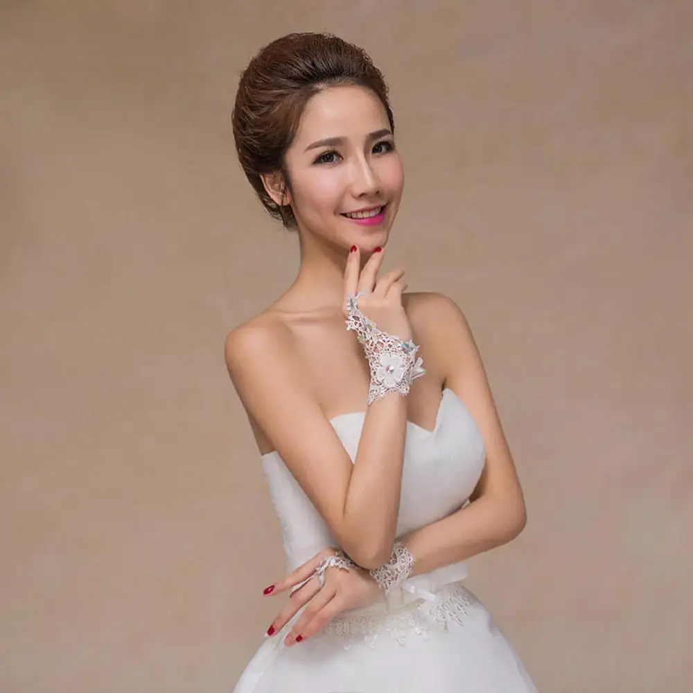 Bridal Gloves Fashion White Short High Quality Crystal Wedding Gloves Elegant Bridal Gloves Wedding Accessories