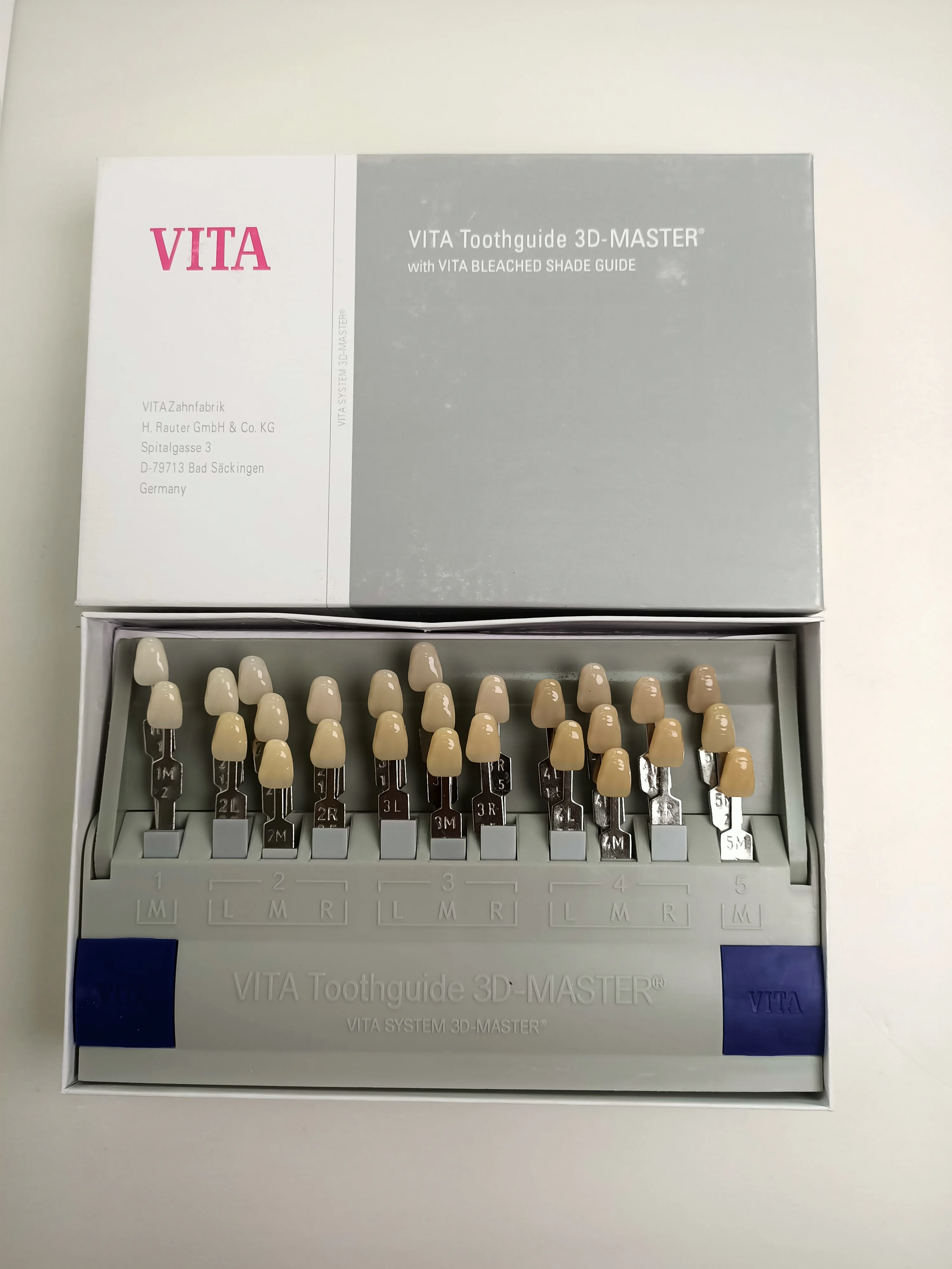 29-color VITA Toothguide 3D Master Resin Dental 3-Dcolorimetric Board