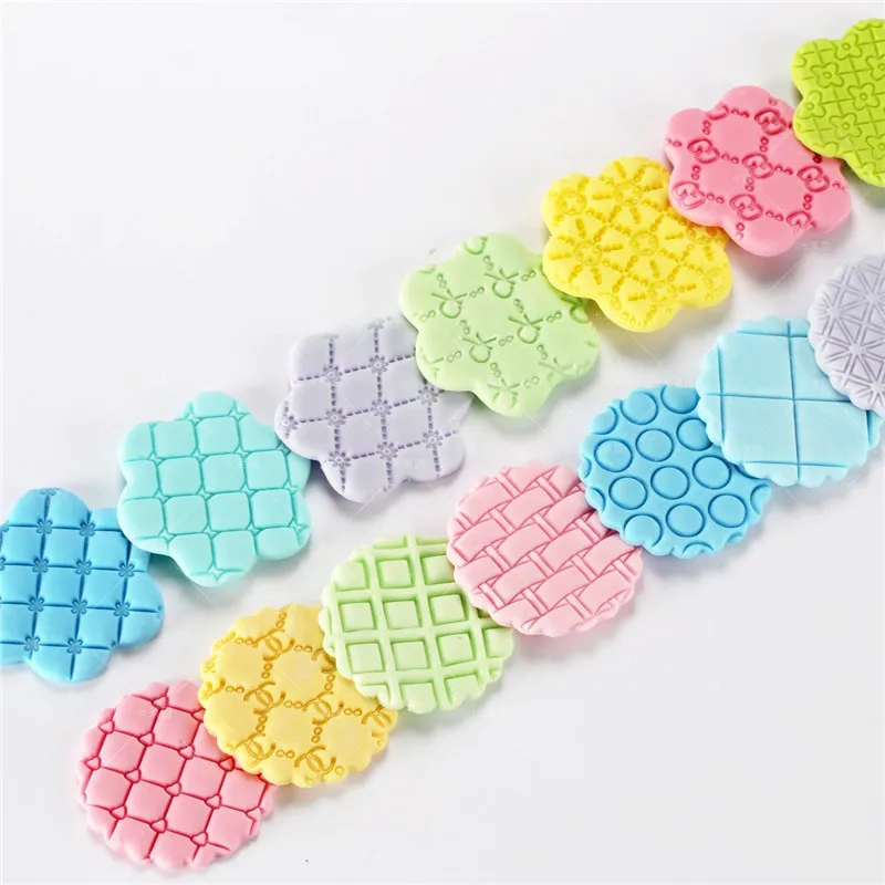 13 types Plastic DIY Fondant Cake Embosser Flower Cookie Cutters Biscuit Molds Icing Embossing Decoration Cutter Cake Tools