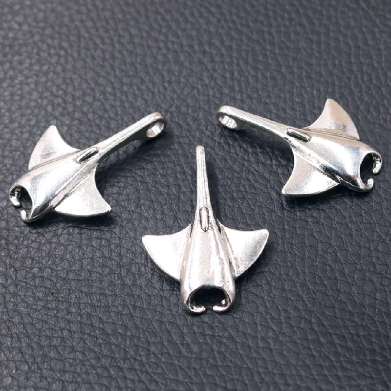 8pcs Silver Plated Devil Fish Pendants Retro Necklace Earrings Metal Accessories DIY Charms Jewelry Crafts Making 36*24mm A2373
