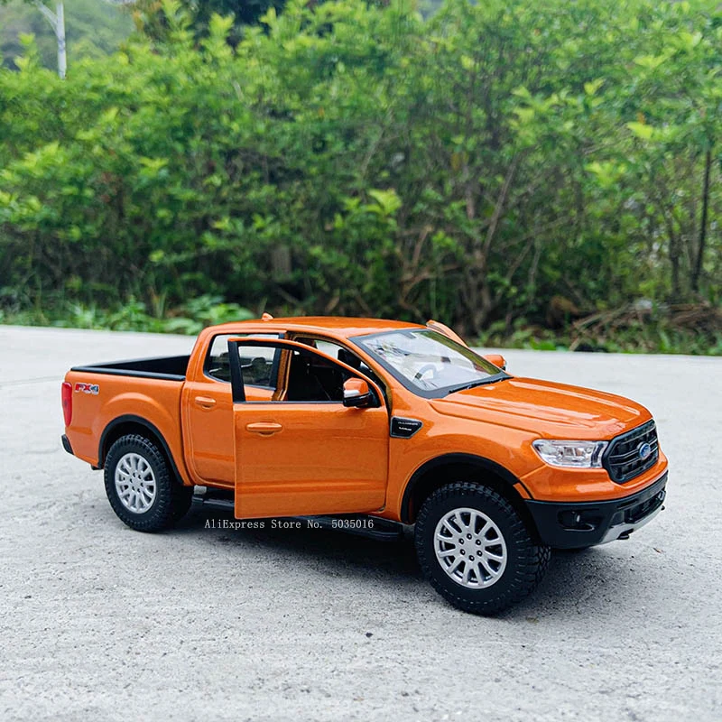 Maisto 1:27 2019 Ford Raptor Pickup Truck Die casting Simulation Alloy Car Model Car crafts decoration collection toy tools gift