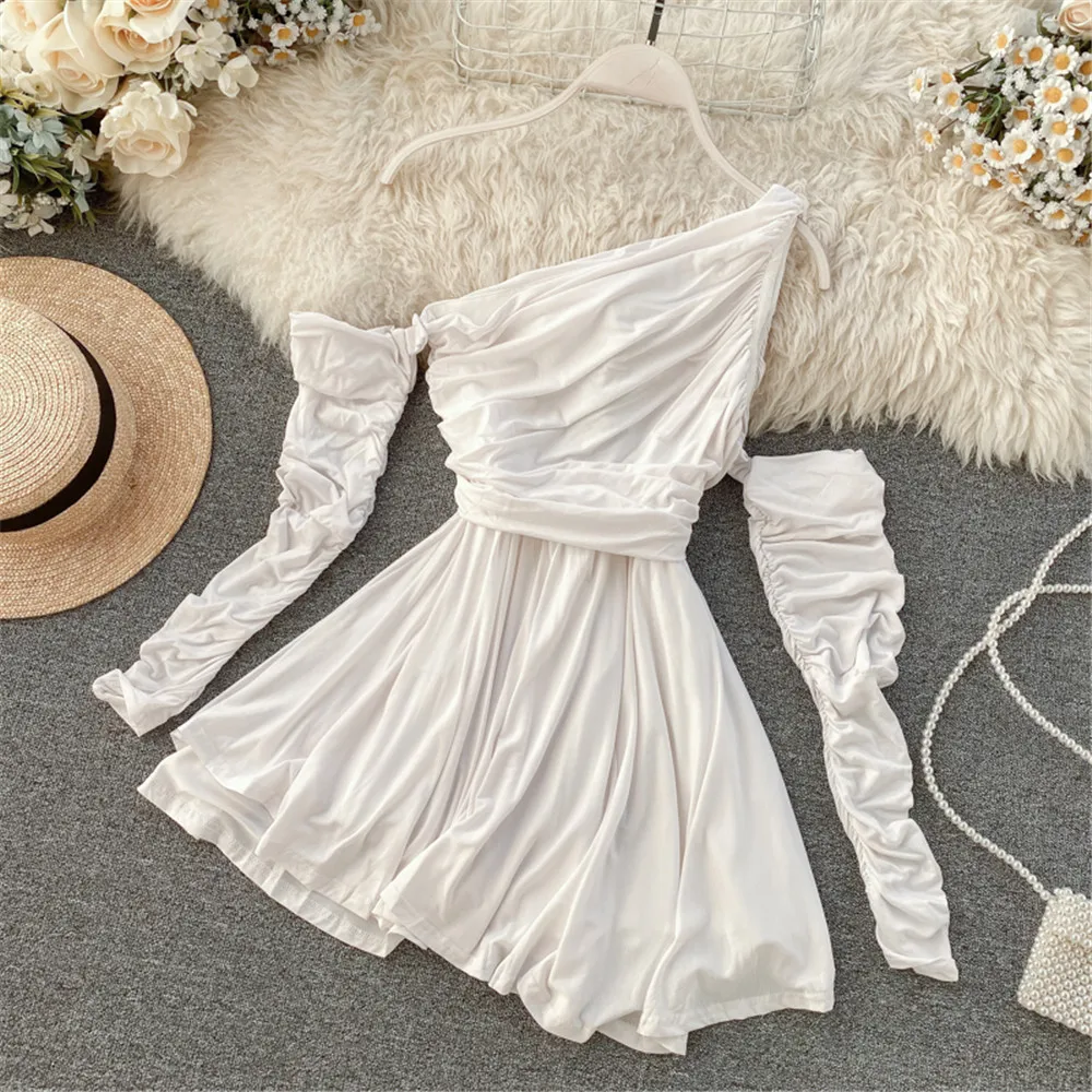 

Women Party Mini Dress Long Sleeve Pleated Inclined Shoulder Sexy White Dresses Female Summer Elegant Club Sundress 2021 Atopos