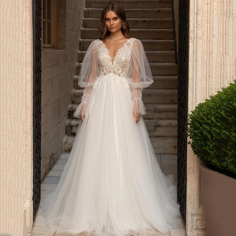 

Eightree Elegant Wedding Dresses 2021 V-neck Appliques Bridal Dress Sweep Train Backless A-Line Princess Wedding Gowns Plus Size