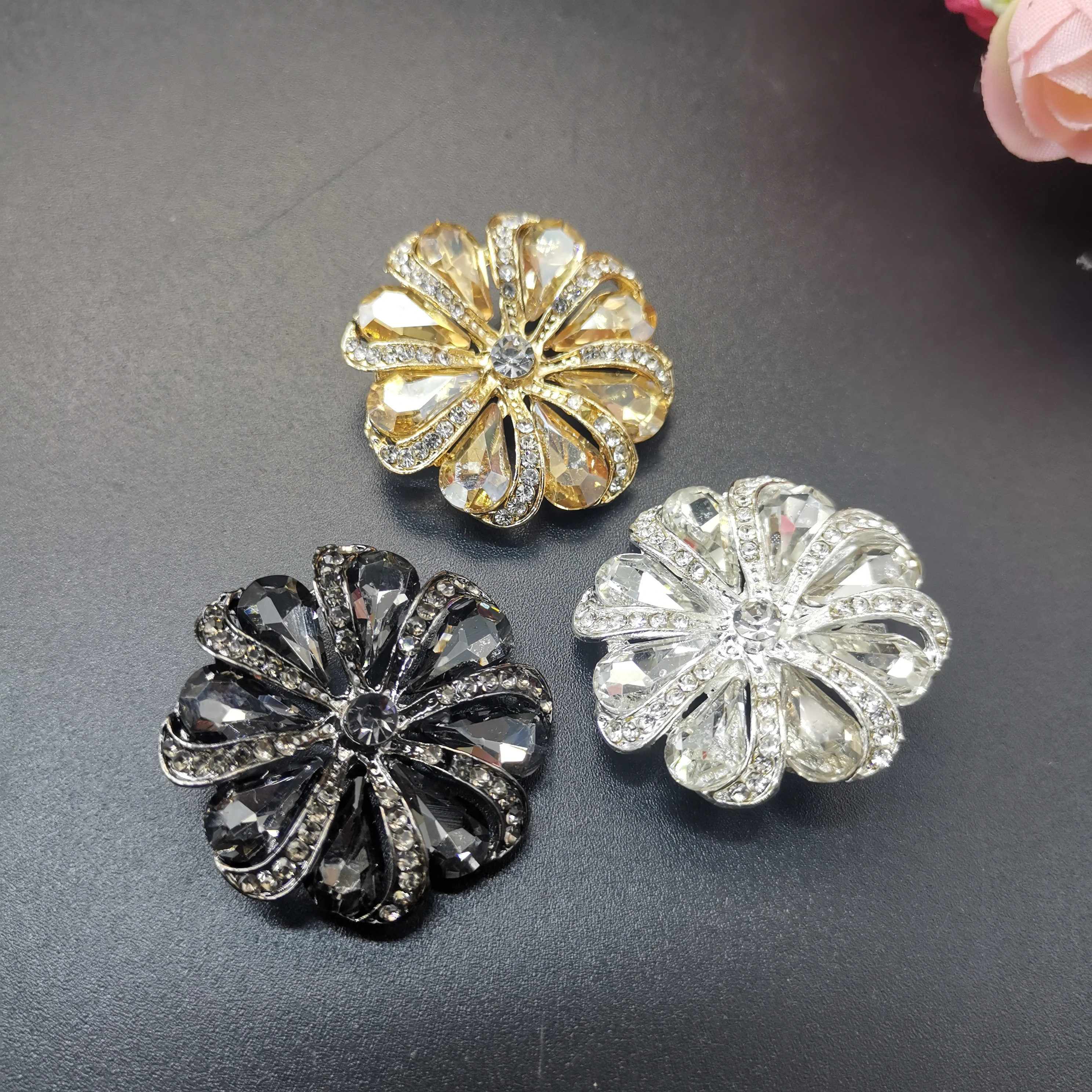 1pcs 30mm Metal Buttons Flower Rhinestone Shank button Invitation Ribbon Wedding Decorative DIY Sewing Clothing Accessories