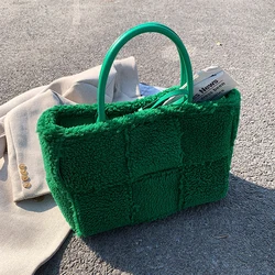 Borsa a tracolla grande in pelliccia sintetica borsa a mano intrecciata in lana d'agnello da donna borse a tracolla di marca retrò Fashion Lady 2021 borsa con manico superiore in pelliccia invernale nuova