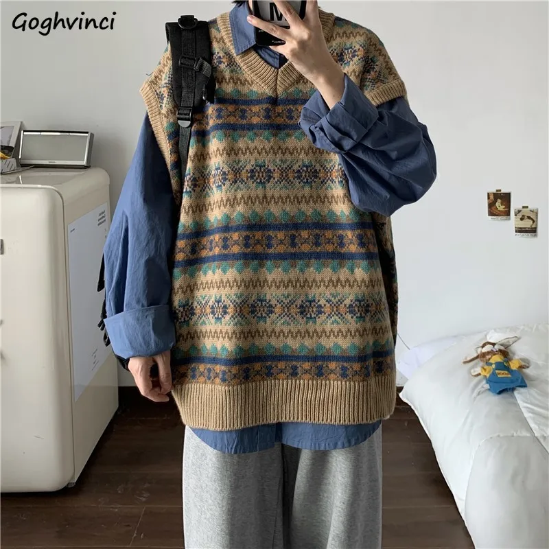 Sweater Vest Women V-neck Retro Argyle Vintage Sweaters Soft All-match Knitted Outwear Loose-fit Hong Kong Style Couples Stylish