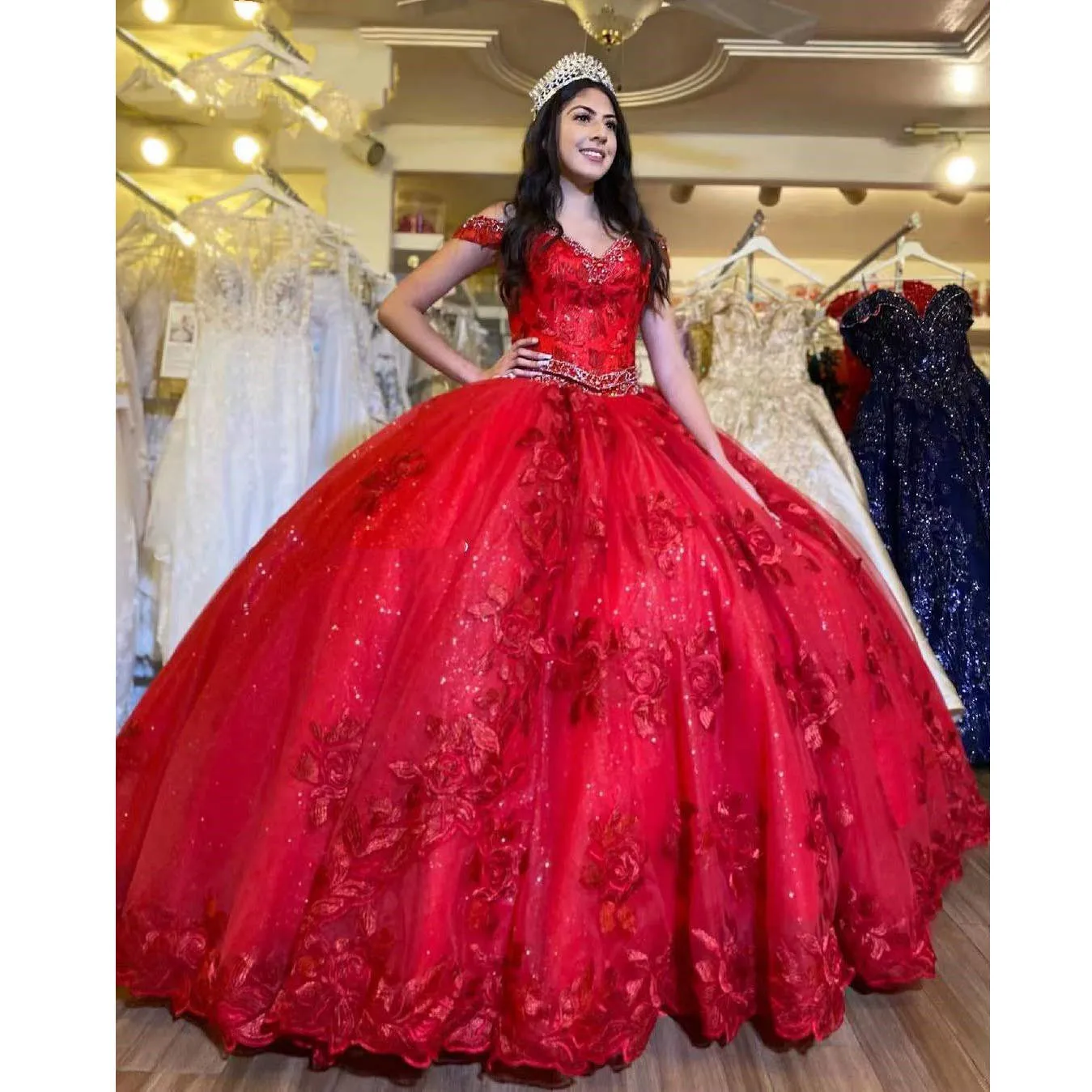 Nuovi abiti Quinceanera rossi Con paillettes Applicazioni di perline Abiti da cerimonia convenzionali di lusso Princes Customizeds Abiti da ballo Abiti da 15 anni