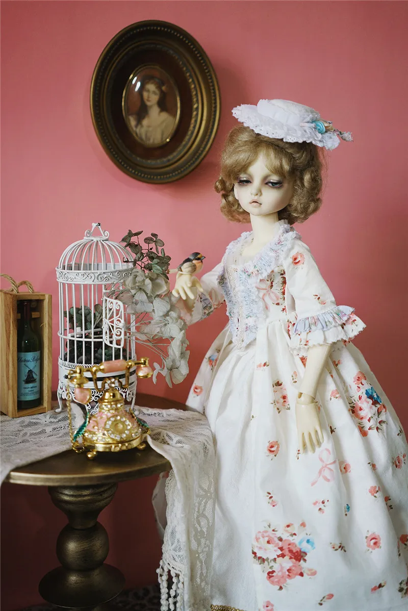 

BJD doll clothes is suitable for 1/3, 1/4, 1/6 size giant foll retro doll dress beige floral trailing doll accessories