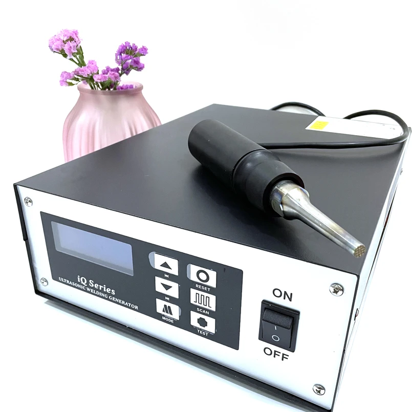 35Khz 800W Portable Ultrasonic Plastic Welding Machine For Automotive Parts