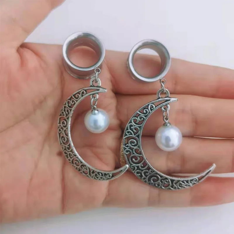 Expansor de oreja de acero quirúrgico, expansor de oreja de Luna colgante, Perla de imitación, Piercing para oreja, joyería del cuerpo oreja Vintage, 2 piezas