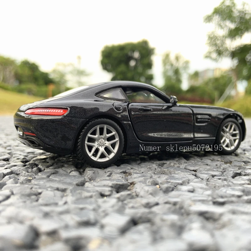 Bburago 1:32 Mercedes AMG GT Simulation alloy car model plexiglass dustproof display base packaging series Collect gifts toy