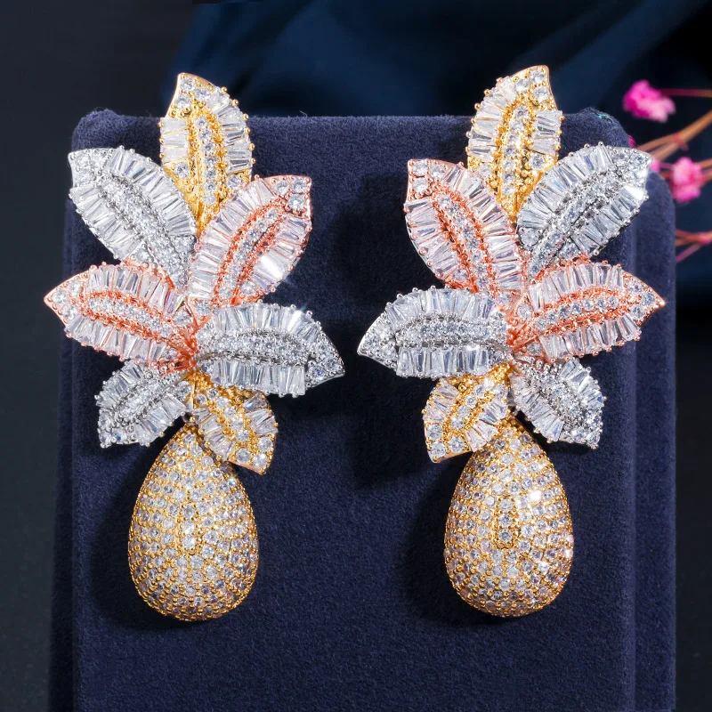 CWWZircons 3-Ton-Goldfarben Luxuriöse Große Blatt-Blumen-Ohrringe mit Mikro-Zirkonia-Pavé für Naija-Hochzeiten und Partys, Großhandel E0365 – Detail 3