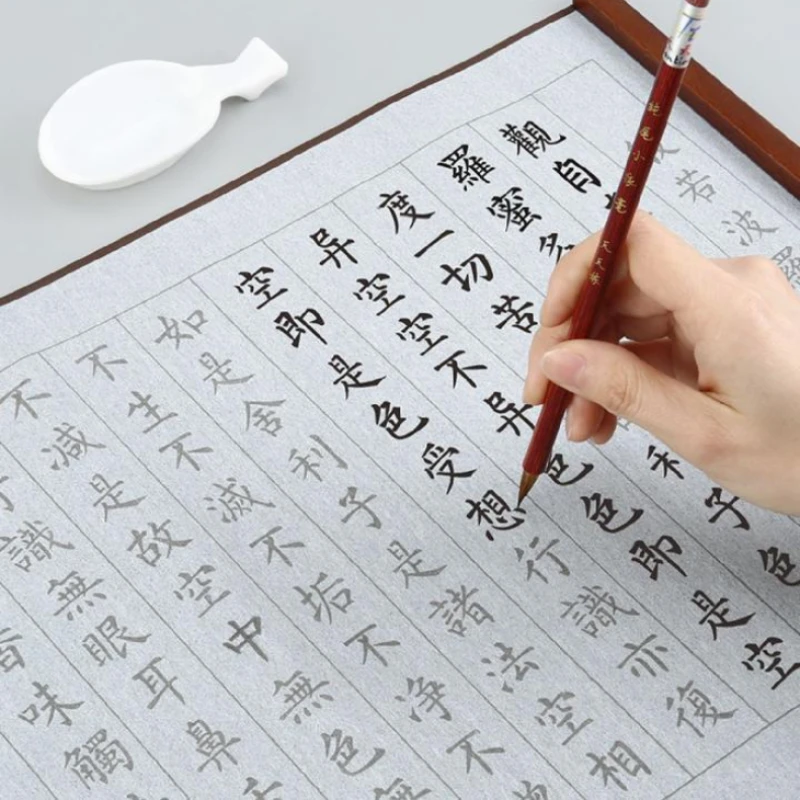 Inktvrij waterschrijfdoek Schrift Klein regulier script Chinese klassiekers Schrijfdoek Brokaat Imitatie rijstpapier Scroll