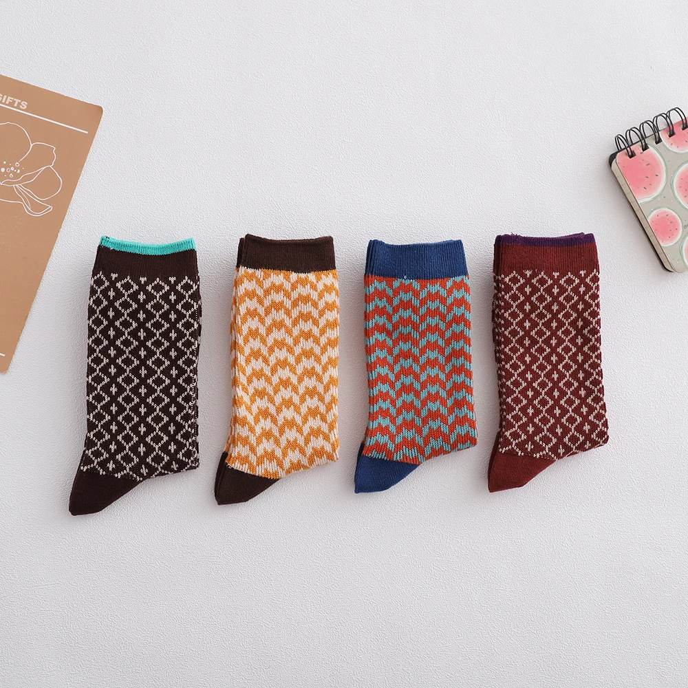 1 Pair Women Socks Spring Autumn Retro Style High Quality Women Men Couple Cotton Socks Bird Stripes Pattern Solid Color Socks