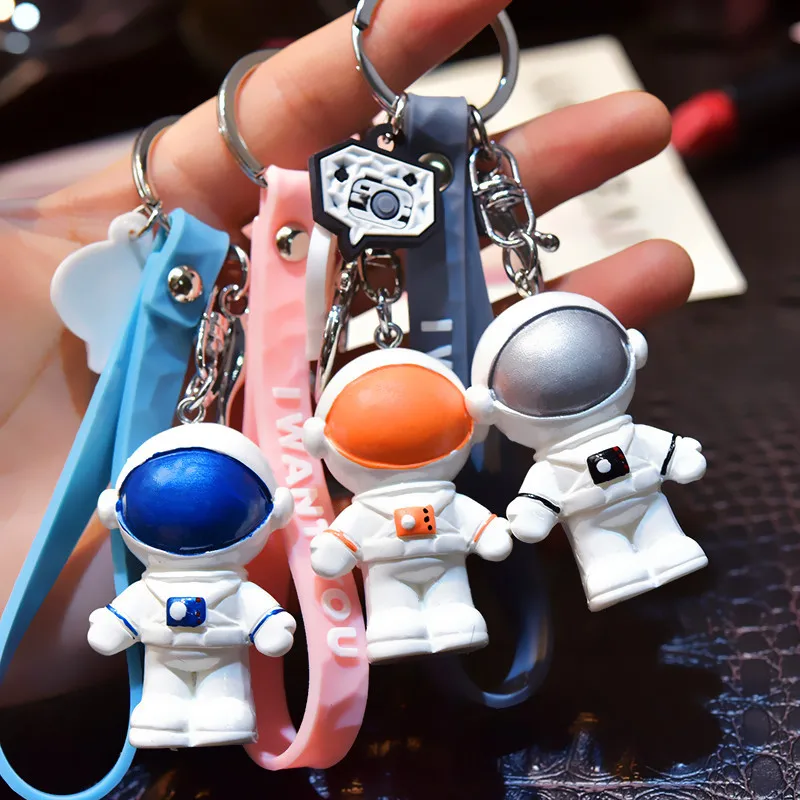 Three-dimensional astronaut key chain Car space robot metal key chain bag pendant small gift Keyring Dropshipping K2311