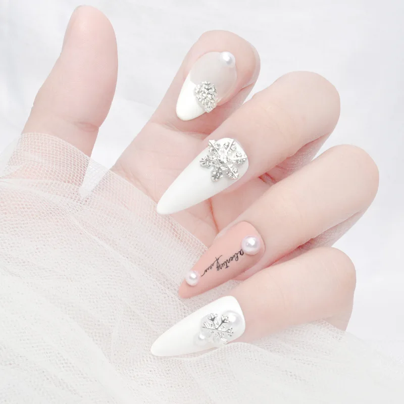 10Pcs Nail Art Silver Gold Charms เกล็ดหิมะคริสตัล Rhinestones เล็บคริสต์มาสอัญมณีจี้สำหรับทำเล็บมือตกแต่ง