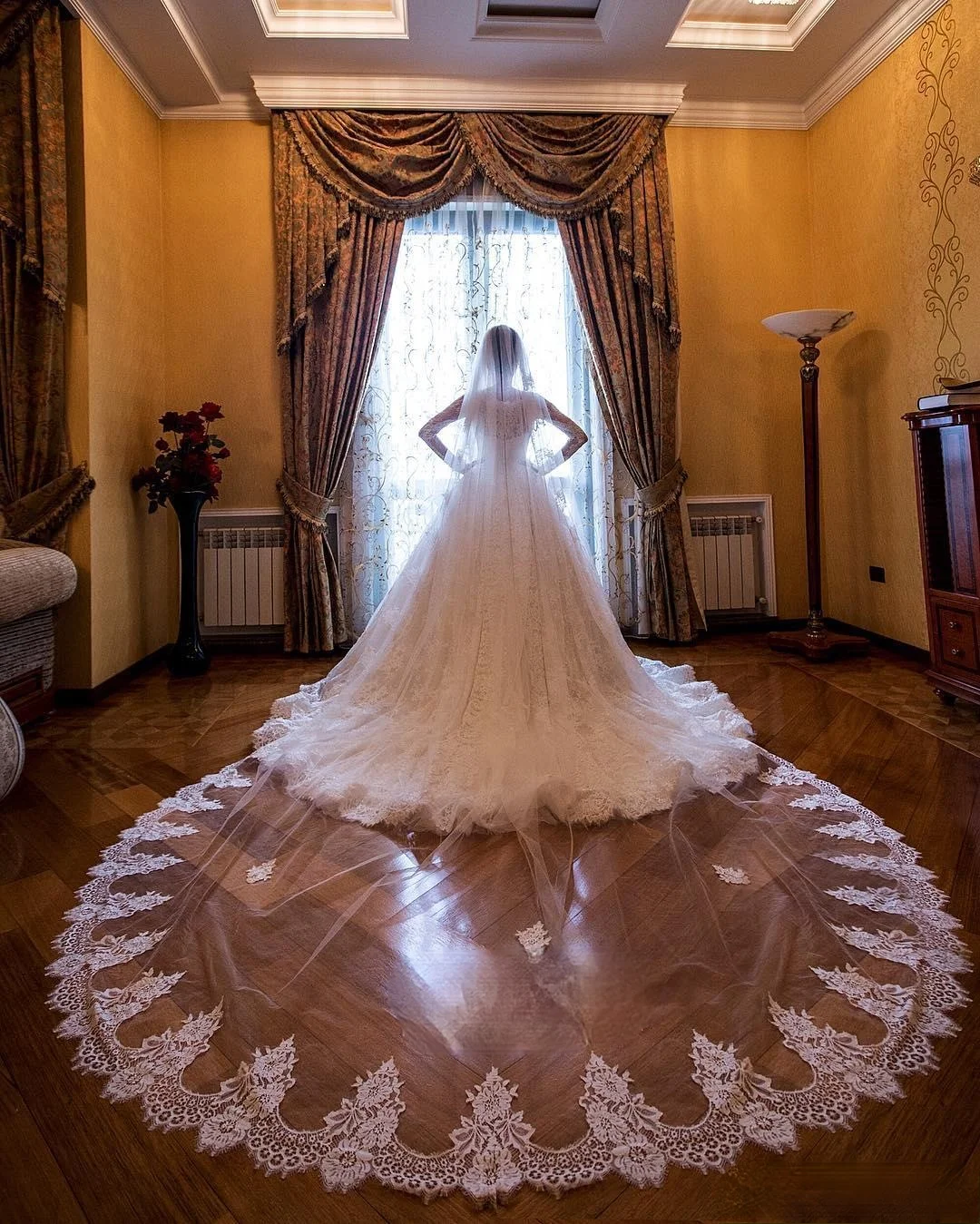 Wunderschöne 3M Lange Hochzeit Schleier mit Spitze Applique Rand Eine Schicht Kathedrale Länge Schleier mit Kamm Tüll Braut Schleier