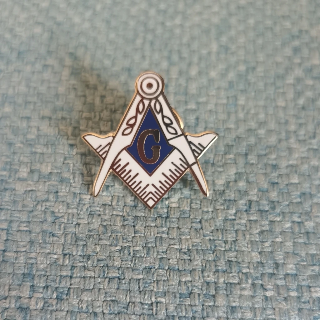 Lapel Pin Masonic S & C Cloisonne White lapel badge