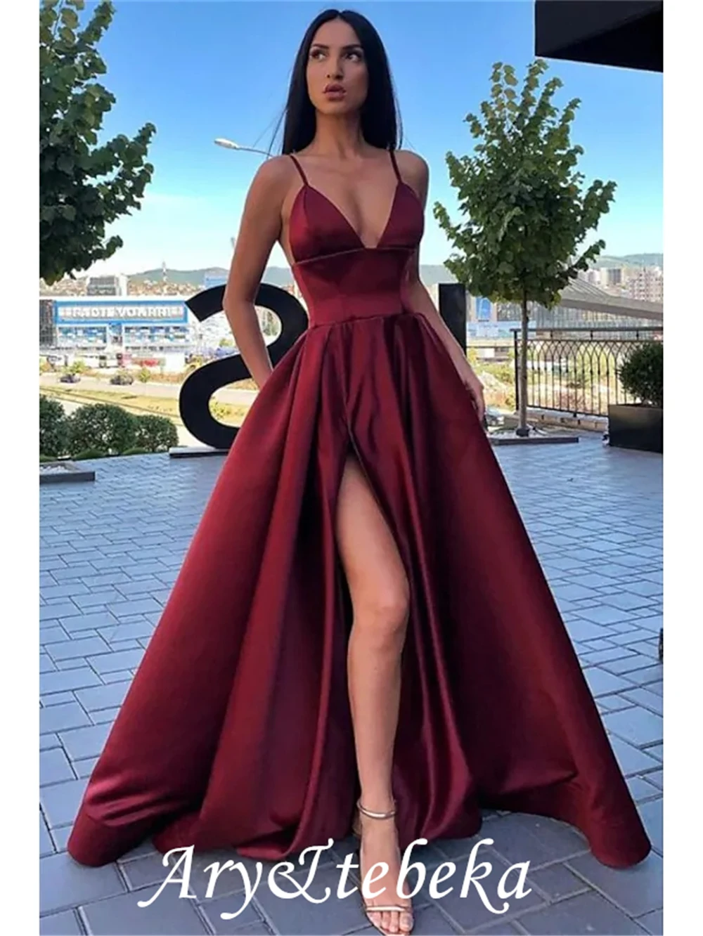 A-Line Minimalistischen Sexy Prom Formale Abendkleid Spaghetti Strap Ärmelloses Sweep/Pinsel Zug Satin mit Falten Split Vorne