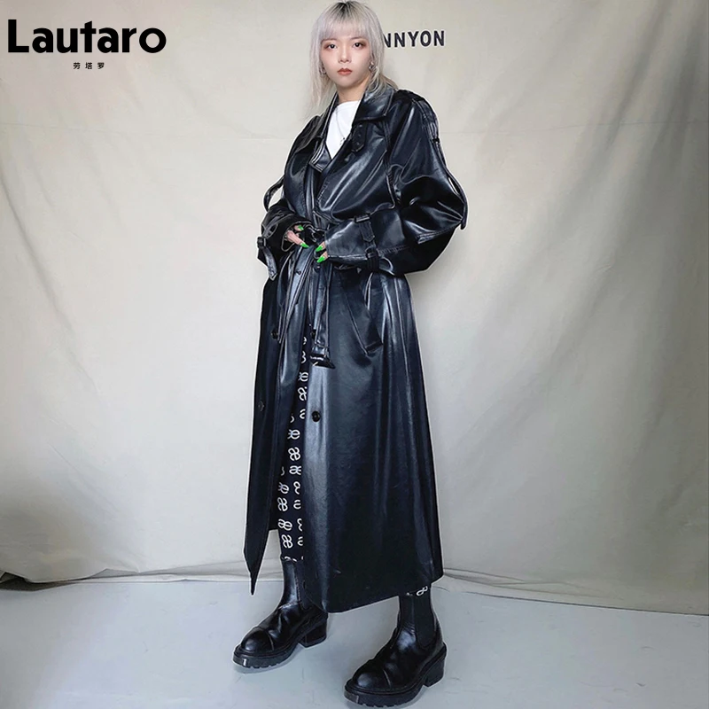 Lautaro outono longo oversized reflexivo brilhante à prova dtrench água patente couro trench coat para mulheres cinto solto moda coreana 2021