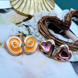 Lovely Heart Stud Earrings Opal Beads Yellow Enamel Tetured Metal Lines Brincos Accessories For Women