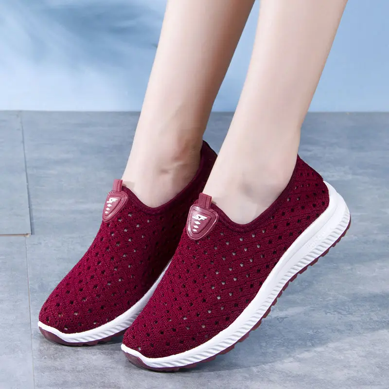 Knitted Women's Shoes Summer Old Beijing Cloth Art Breathable Hollow Knitted New Leisure Sports Shoes Middle Aged Women's Shoes