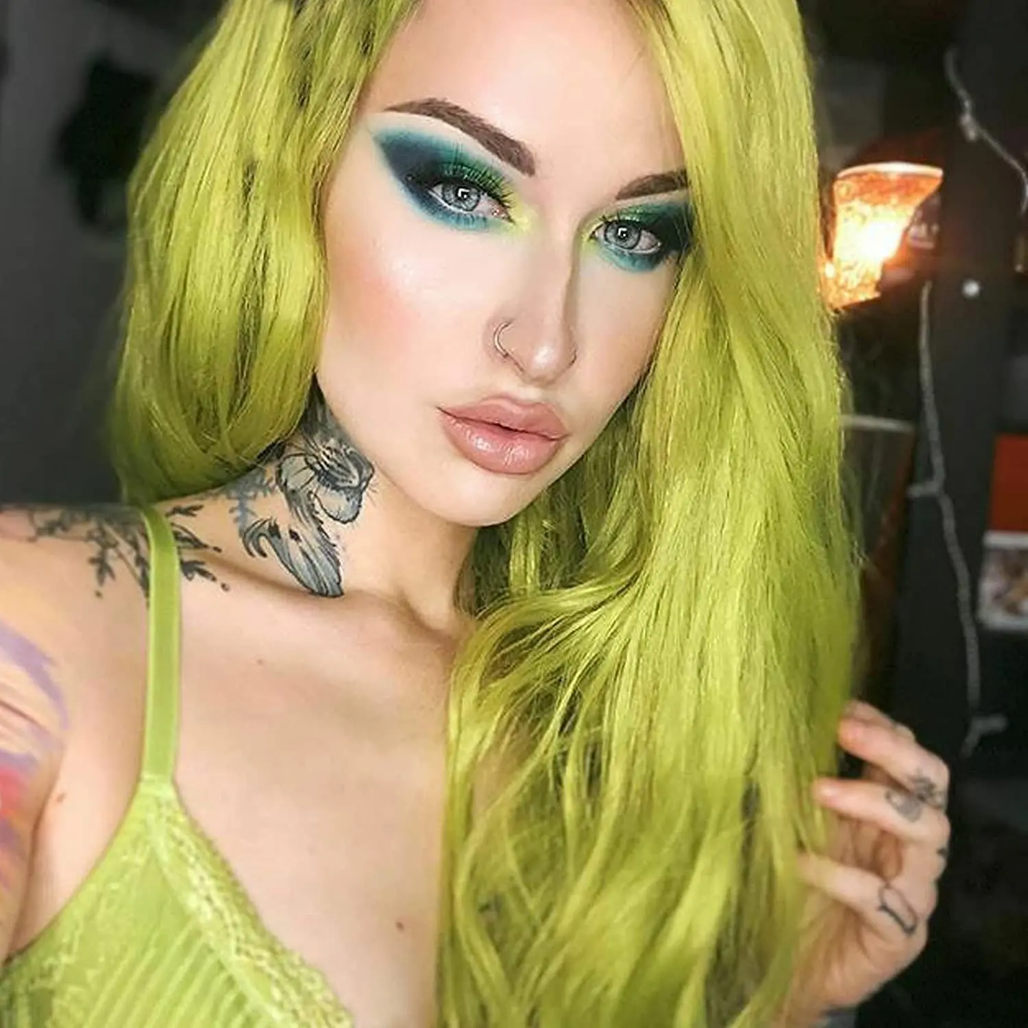 

Sylvia Motcha Green Lace Front Wigs Long Wave Natural Hair Heat Resistant Fiber Hair Synthetic Lace Wigs for Fashion Women