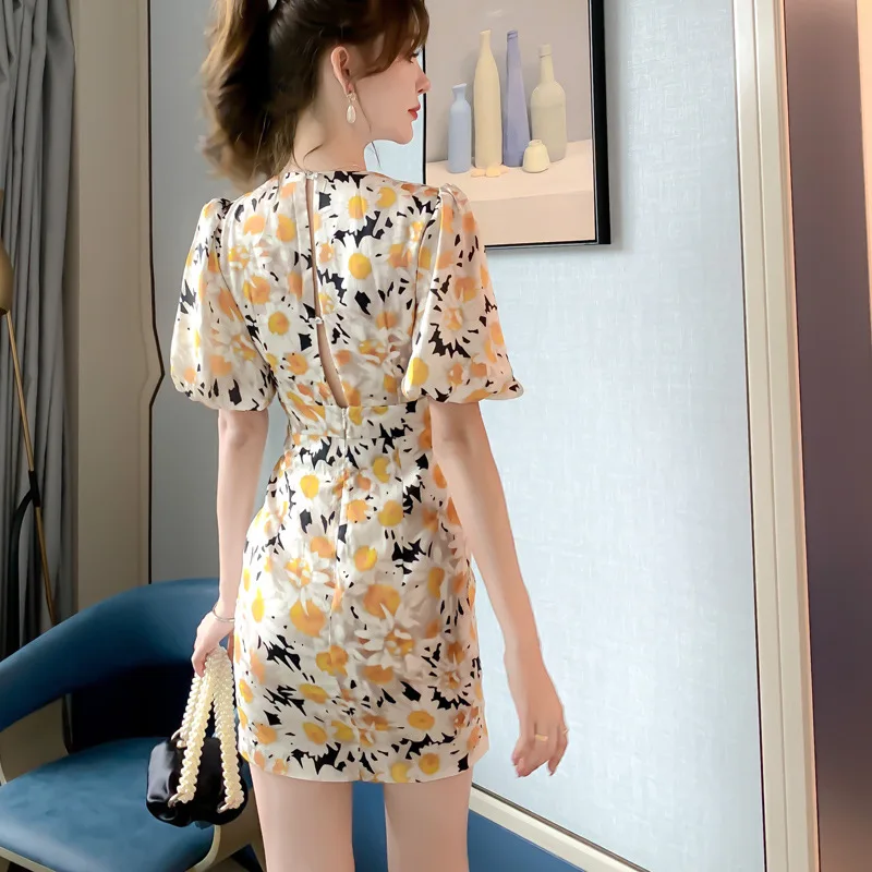 French daisy floral dress 2020 summer new retro puff sleeve Office Lady  Polyester  Sleeveless  Knee-Length  V-Neck