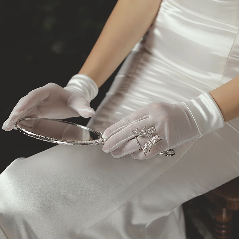 Einfache Frauen kurze Hochzeit Braut handschuhe glatte Satin Tüll weiß schwarz Bräute Brautjungfer Finger handschuhe wg019