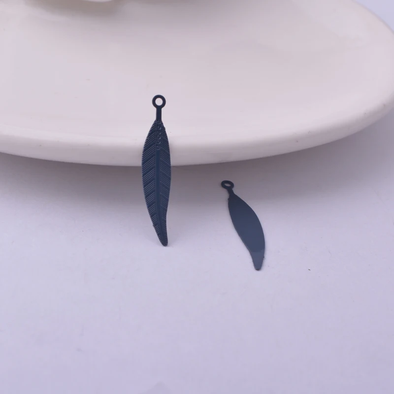 100 Stück AC8871 6*25mm Kleine Federanhänger aus Messing, bemalte Federn, Anhänger, DIY-Materialien Lieferant – Detail 3