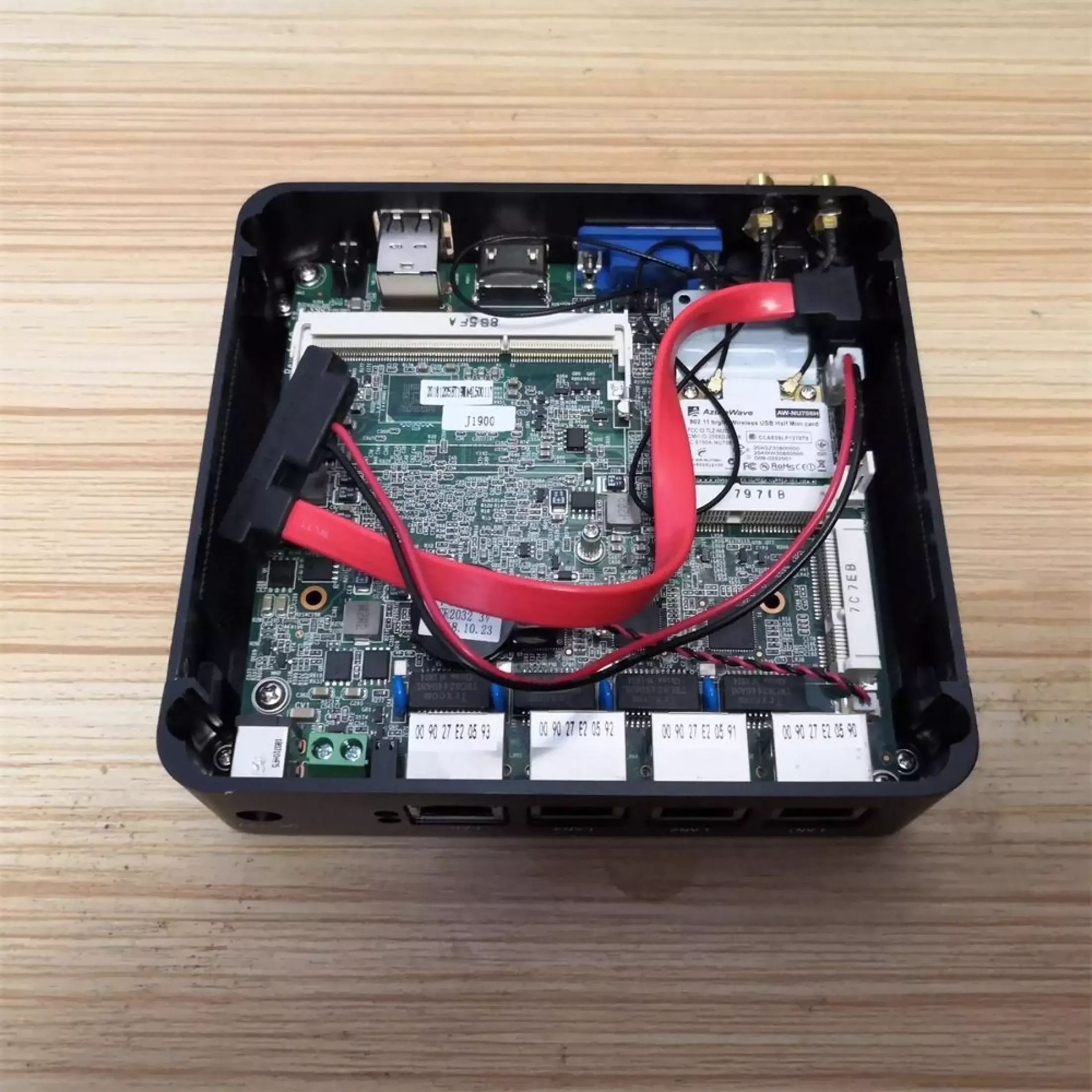 Intel Celeron J1900 Quad-Cores pfense มินิเราเตอร์ PC 41000M LAN สนับสนุน Windows10 Linux 4 gigabi คอมพิวเตอร์แบบไม่มีพัดลม