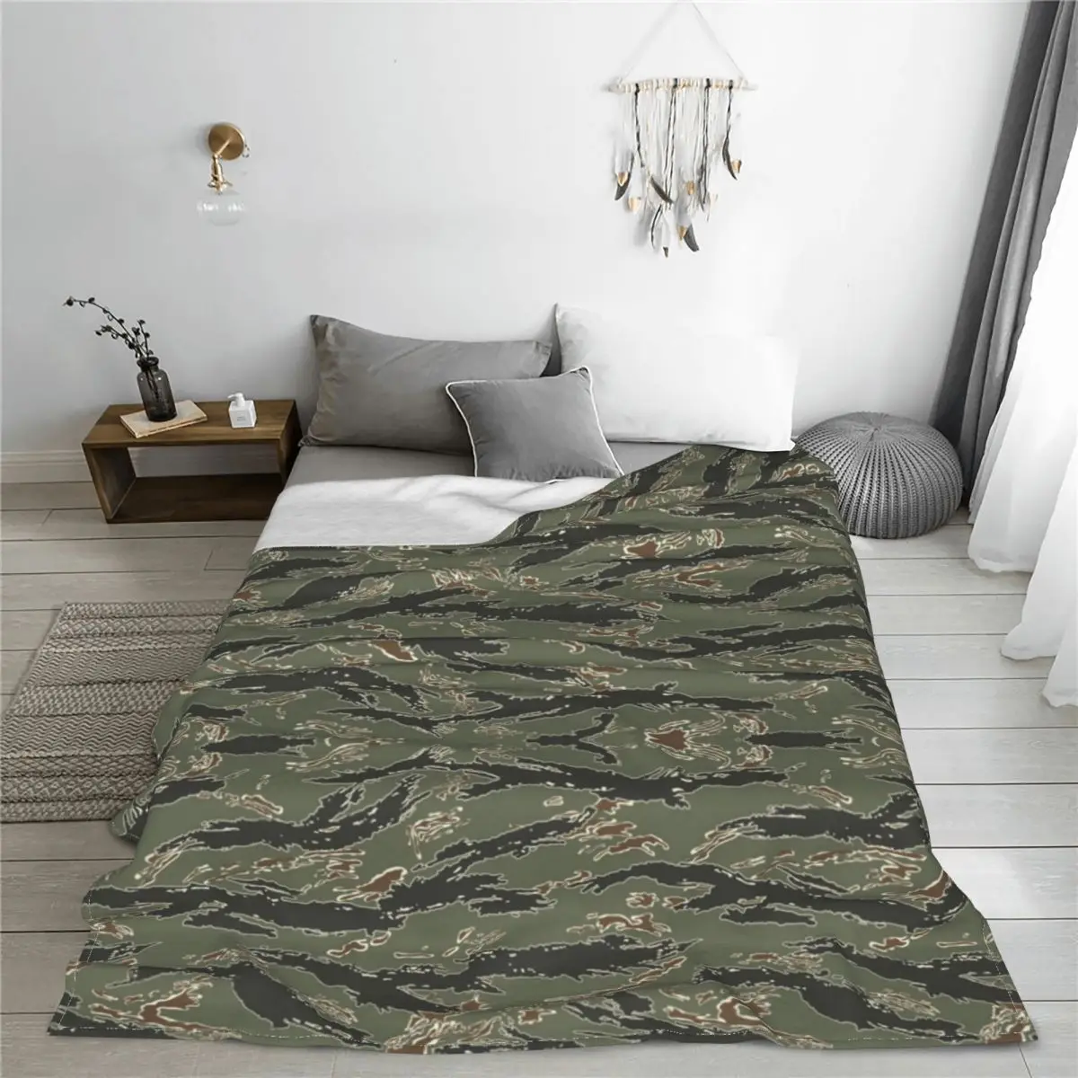 Tiger Stripe Camouflage Blanket Flannel Spring/Autumn Army Military Camo Thin Throw Blanket for Bedding Plush Thin Quilt