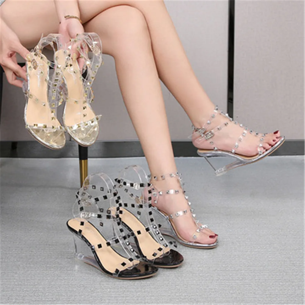 Nuovo 2024 donne Open Toe rivetto sandali trasparenti Slingbacks Wedge High Clear Crysta Heel Shoe Big Size 34-43 nero oro argento