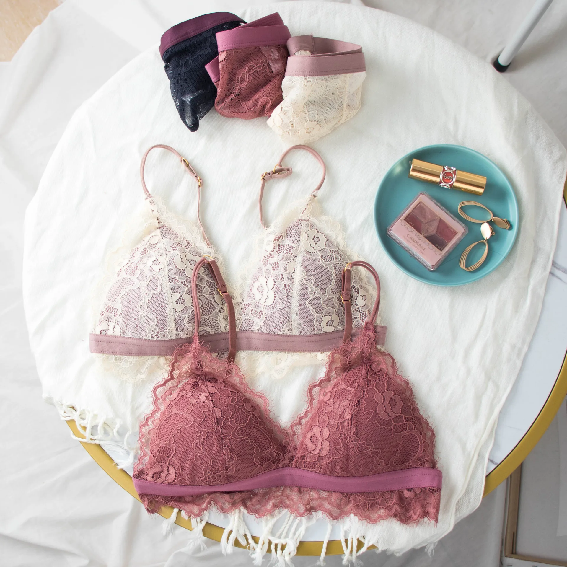 Ultra Thin Sexy Charming Low Cut French Style Triangle Lace Bras Cozy Breathable Seamless Lingerie Wire Free Push Up Brassiere
