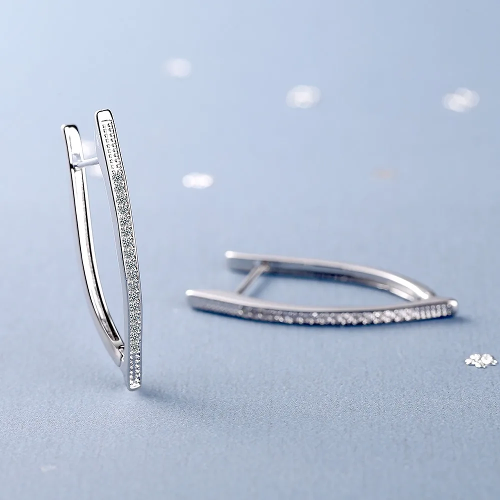 Neue Frau Mode Silber Nadel Schmuck hochwertige Kristall Zirkon Dreieck Ohr stecker heiß verkaufen Punk V Ohrringe