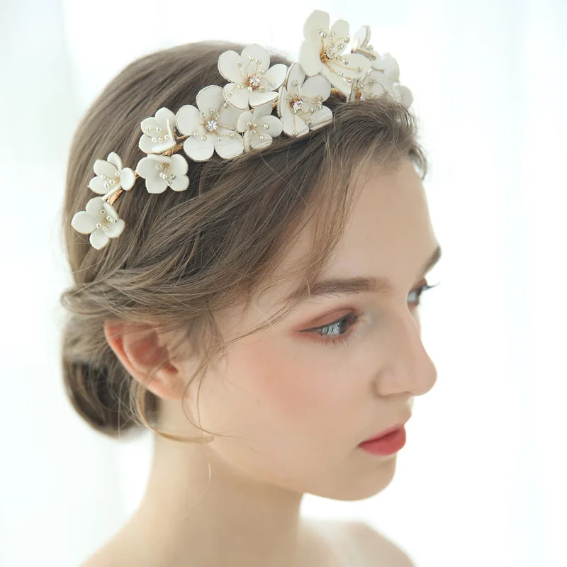 Corona de cuero hecha a mano con flores para mujer, diadema nupcial con perlas, Tiara para boda, fiesta de graduación, pieza para el cabello