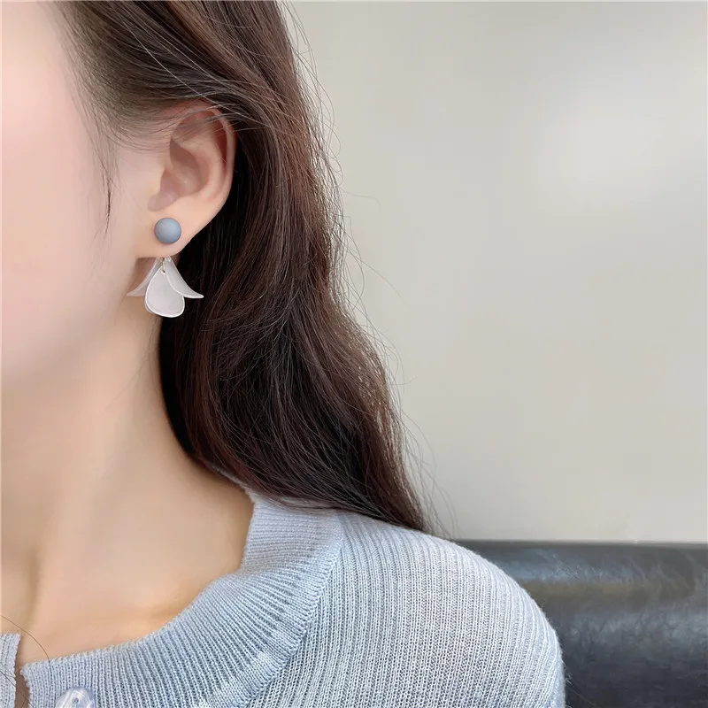 S925 الفضة إبرة كوريا صغيرة الطازجة الأبيض بتلات بسيطة وأنيقة عودة معلقة أقراط ذات مسمار برأس كروي السيدات مجوهرات الأزياء #3