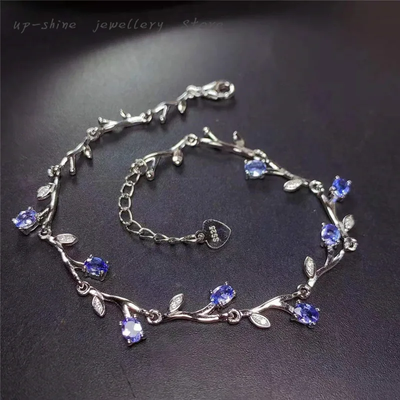 

The new 925 silver inlaid natural tanzanite bracelet, the fire color is super good, the new year gift, can be customized