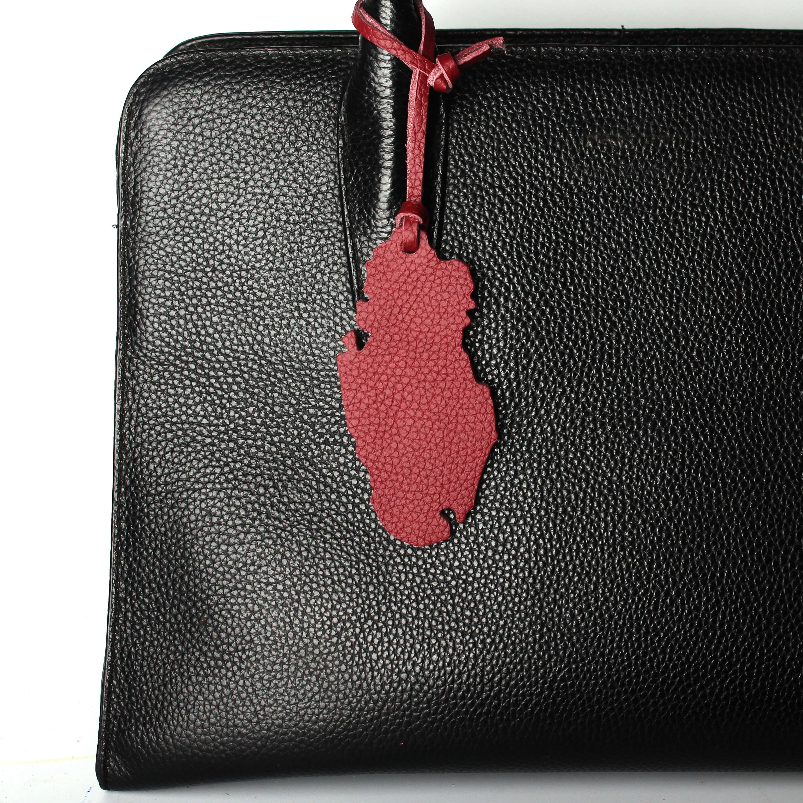 Wholesale Custom Made Genuine Natural Leather Qatar Map Keychain Ladies Backpack Pendant Women Bag Charm Decorations For Bags