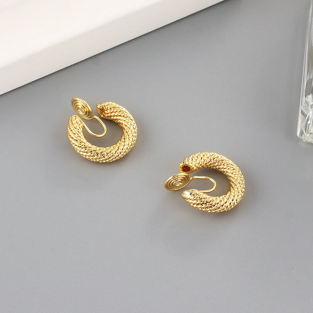 GRACE JUN Top quality 18K Gold Color Mosquito Coil Clip on Hoop Earrings Hot Sale C Shape Copper C Shape Cuff Earrings Ear Clip