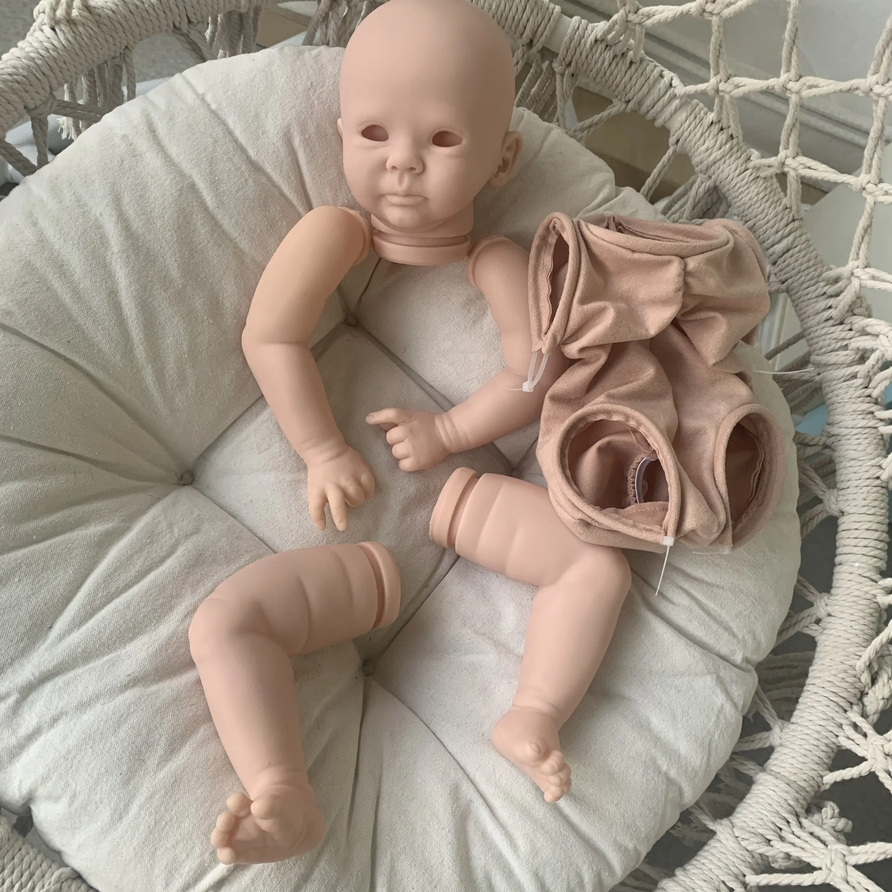 FBBD19inch Bebe Reborn Doll Kit Baylor Soft Viny Fresh Color Niedokończone części lalki z certyfikatem COA Reborn Baby Doll Head Prezent świąteczny