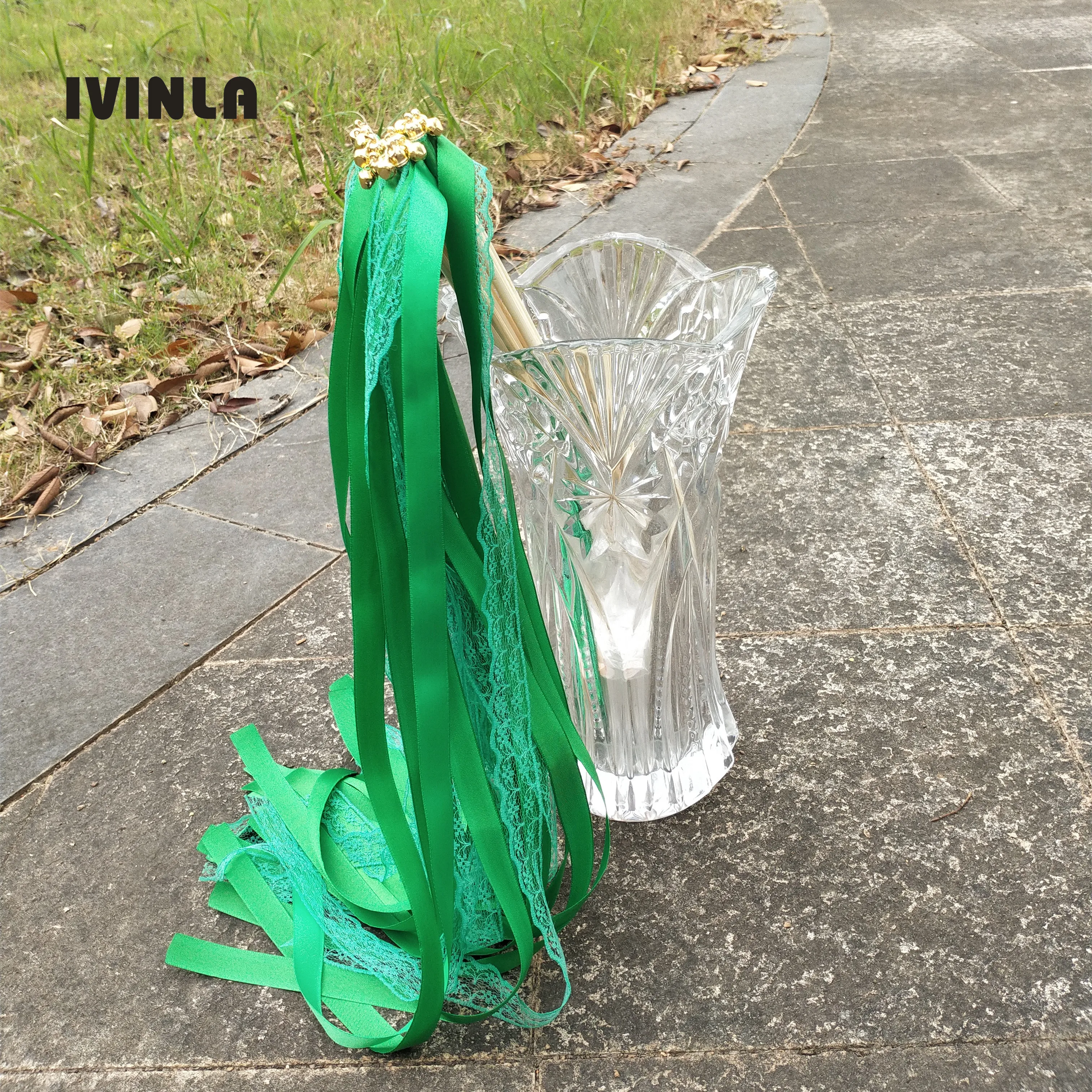 50pcs/lot leaf green lace wedding wands with gold bell for wedding decoration